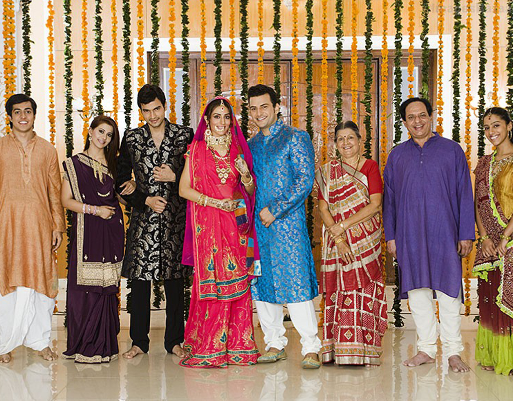 relatives-at-Gujarati-marriage